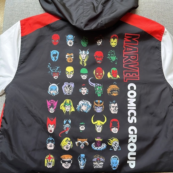 NWOT Marvel Comics Group Hooded Windbreaker Men’s Size: L - Picture 4 of 17